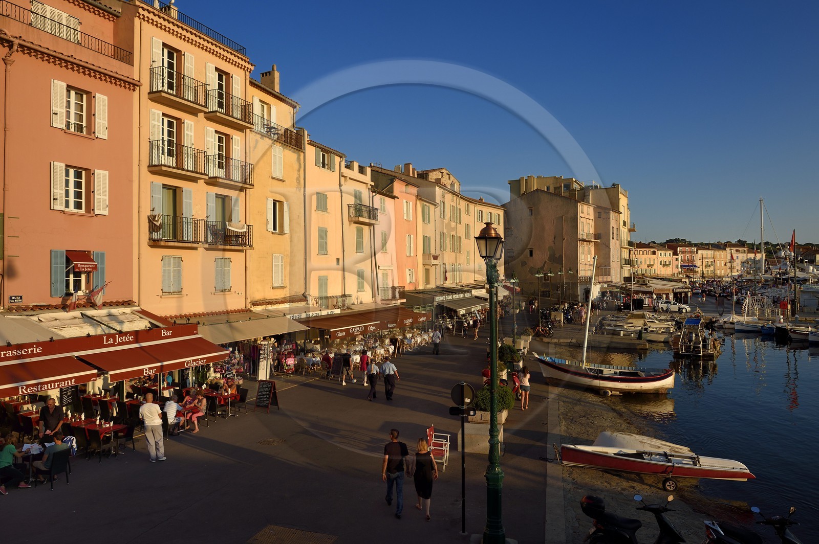 France, Var (83), Saint-Tropez, le port et le quai Frédéric Mistral