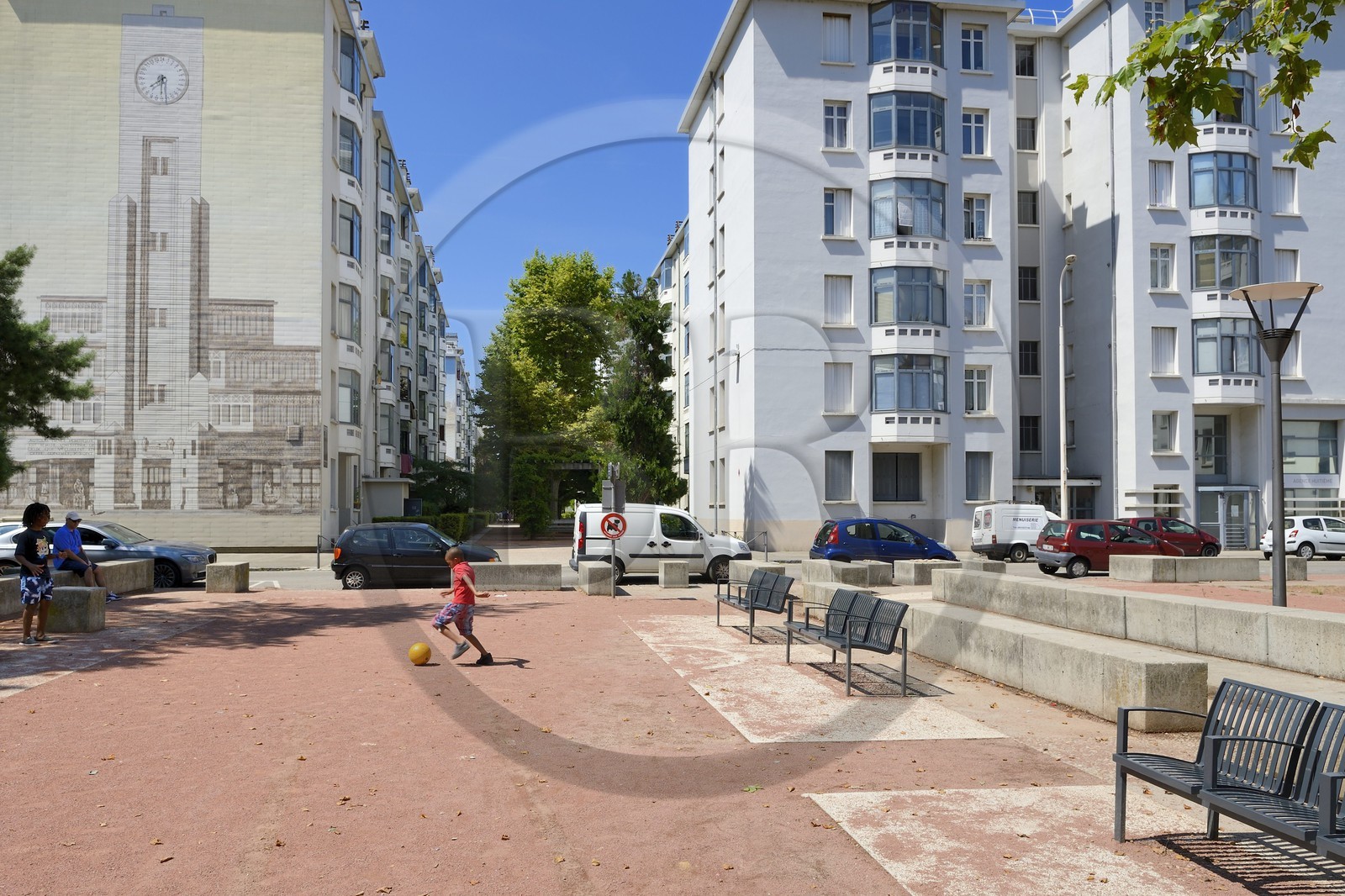 France, Rhône (69), Lyon, le musée urbain Tony-Garnier dans le quartier populaire des États-Unis, murs peints conçus par les artistes de la CitéCréation retraçant l'oeuvre de l'architecte Tony Garnier