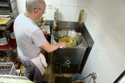 Espagne, Andalousie, Almeria, churros au petit déjeuner dans un café
