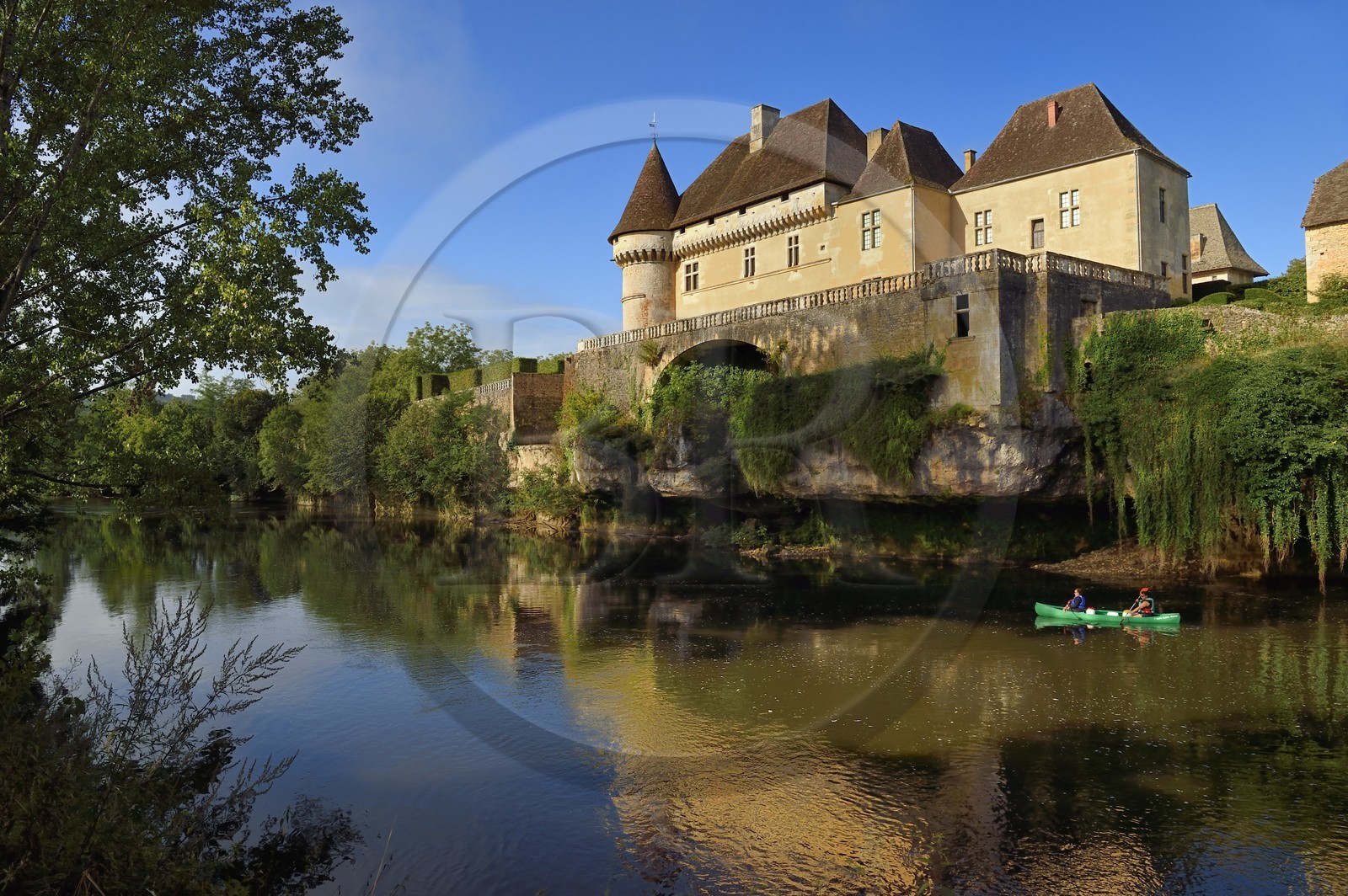 France, Dordogne (24), Périgord Noir, vallée de la Vézère, Thonac, le Chateau de Losse sur son éperon rocheux au bord de la Vézère