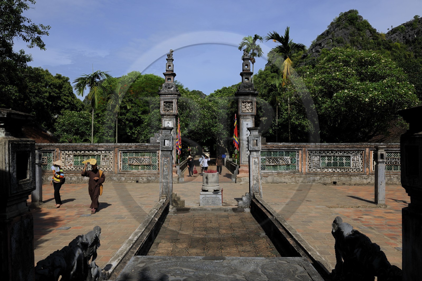 Vietnam, province de Ninh Binh, Hoa Lu, temple de Dinh Tien Hoang, construit au Xe siècle et restauré au XVIe siècle, dédié à la dynastie des Dinh