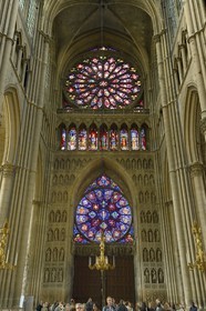 France, Marne (51), Reims, la cathédrale Notre-Dame de Reims, classée Patrimoine Mondial de l'UNESCO, Portail royal, revers du portail central et rosace de la facade occidentale