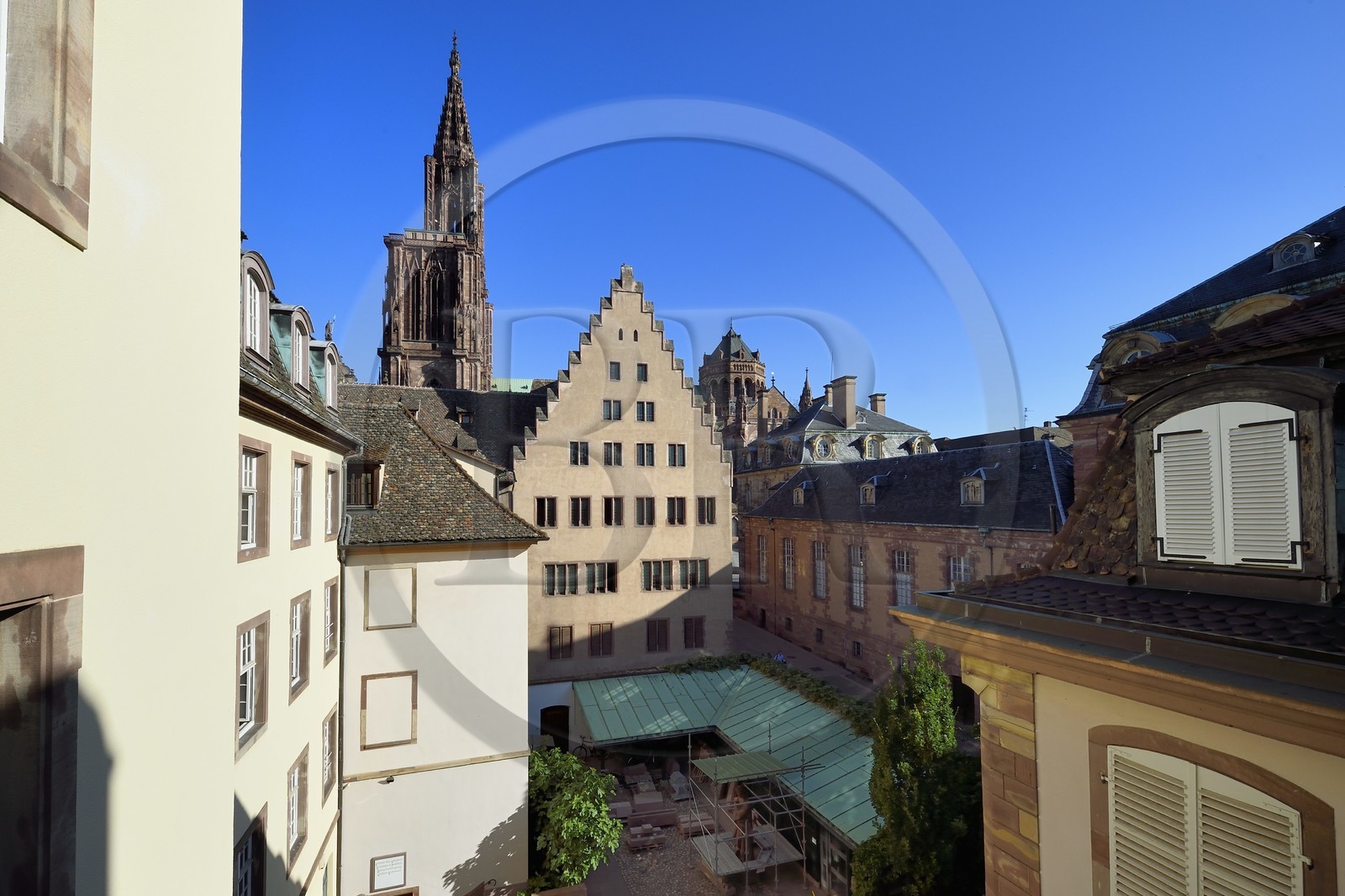 France, Bas Rhin, Strasbourg, old town listed as World Heritage by UNESCO, Notre Dame Cathedral behind the buildings of the Fondation de l'Oeuvre Notre-Dame with crow-stepped gable