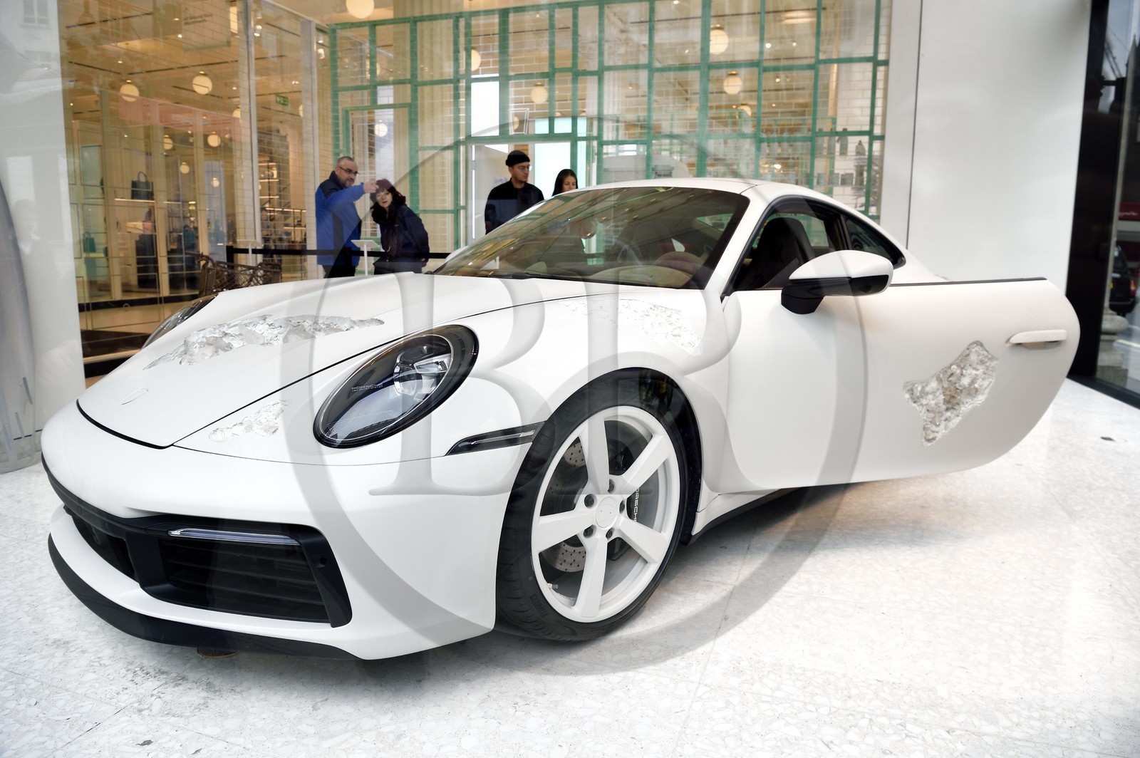 United Kingdom, London, Eroded Porsche 911 de Daniel Arsham (2019) completely drivable and on display at the Selfridges department store