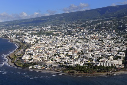 France, île de la Réunion, la capitale Saint-Denis (vue aérienne)