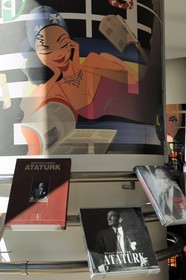 Turkey, Istanbul, Levent District, Kanyon Shopping Mall (Kanyon Alisveris Merkezi) by Jerde Partnership and Tabanlioglu architects firm, D&R Bookshop