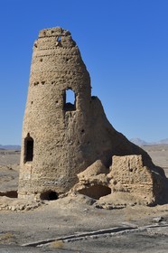 Iran, Province de Yazd, désert du Dasht-e Kavir, région d'Ardakan, ancienne tour de surveillance permettant de connecter les oasis entre elles