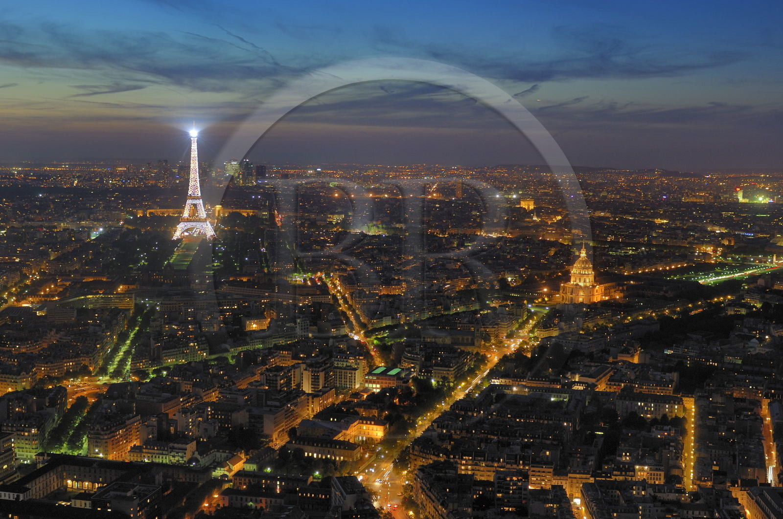 France, Paris (75) 7eme arrondissement, la Tour Eiffel et les Invalides de nuit depuis la Tour Montparnasse