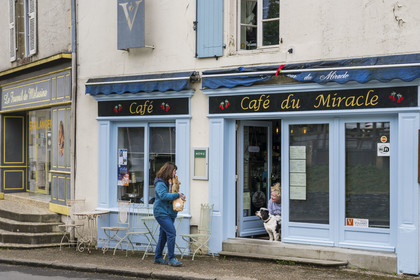 France, Vendée (85), Vouvant, labellisé Les Plus Beaux Villages de France, le Café du Miracle