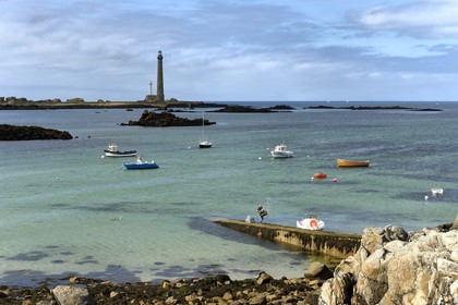 France, Finistère (29), Pays des Abers, Plouguerneau, Ile Vierge dans l'archipel de Lilia vu depuis la Pointe du Kastell Ac'h, le phare de l'ile Vierge le plus haut phare d'Europe d'une hauteur de 82,5 mètres