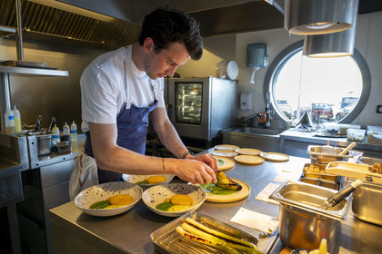 France, Loire-Atlantique (44), Saint-Nazaire, le restaurant GAMIN dirigé par le chef Bastien Guillochon ici en cuisine et son épouse Charlotte