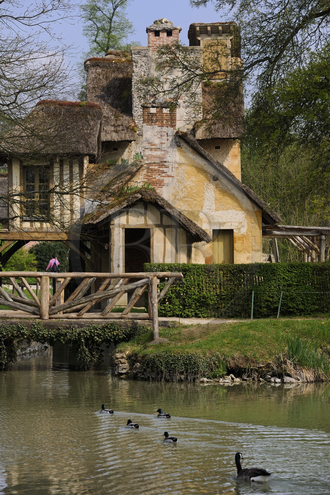 France, Yvelines (78), château de Versailles, classé Patrimoine Mondial de l'UNESCO, le domaine de Marie-Antoinette, le Hameau de la Reine, le moulin