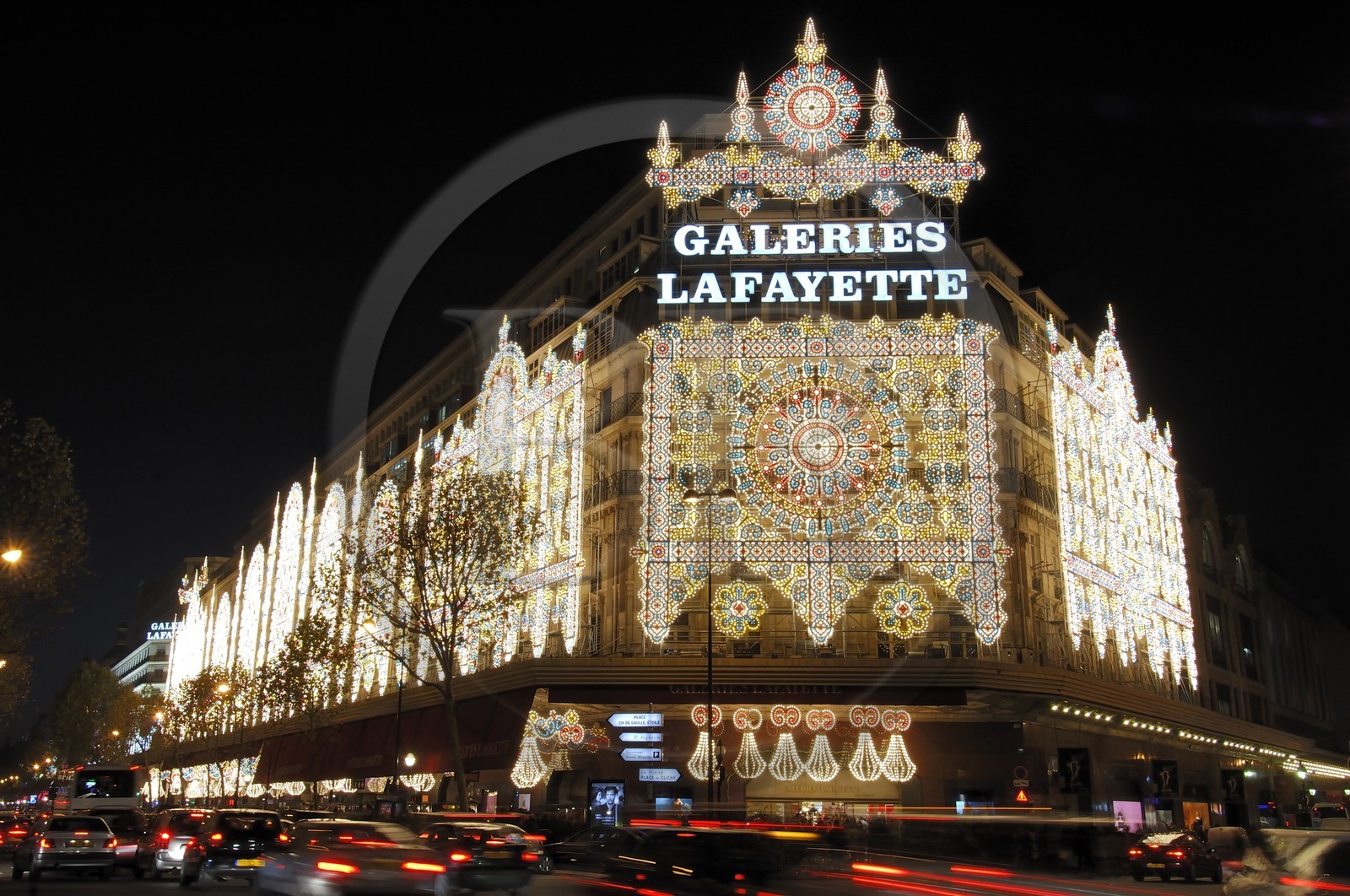 France, Paris (75), les grands magasins des Galeries Lafayettes et le boulevard Haussmann à Noël