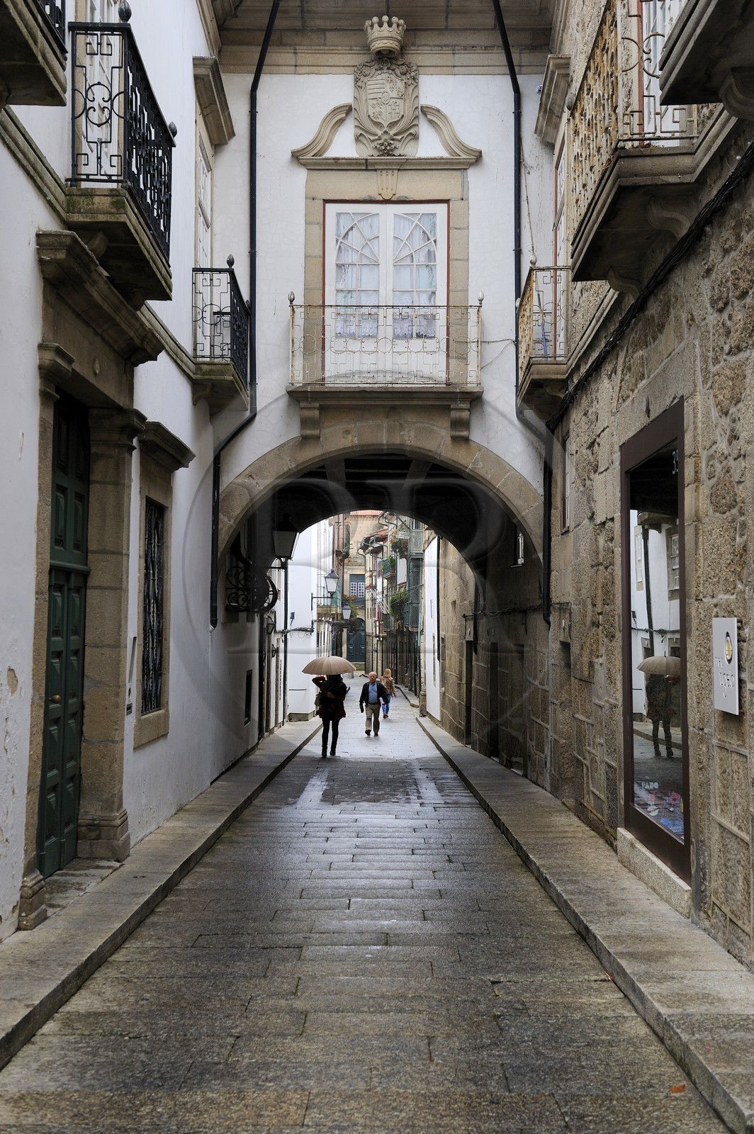 Portugal, région du Minho, Guimaraes, ville classée Patrimoine Mondial de l' UNESCO, rue Santa Maria la plus ancienne de la ville