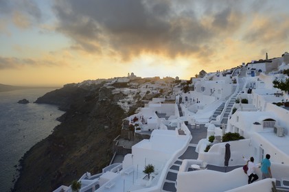 Grèce, Les Cyclades, mer Égée, île de Santorin (Thira ou Théra), village de Oia, l'hôtel Relais & Châteaux Kirini Suites & Spa