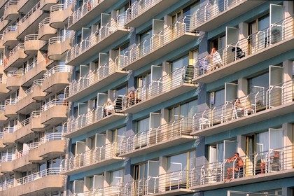 Belgique, Flandre-Occidentale, Blankenberge, un des innombrables immeubles qui bordent tout le front de mer