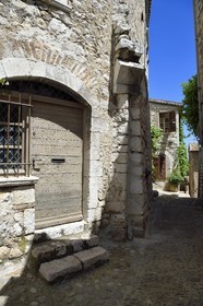 France, Alpes-Maritimes (06), Saint Paul de Vence, dans les ruelles du village