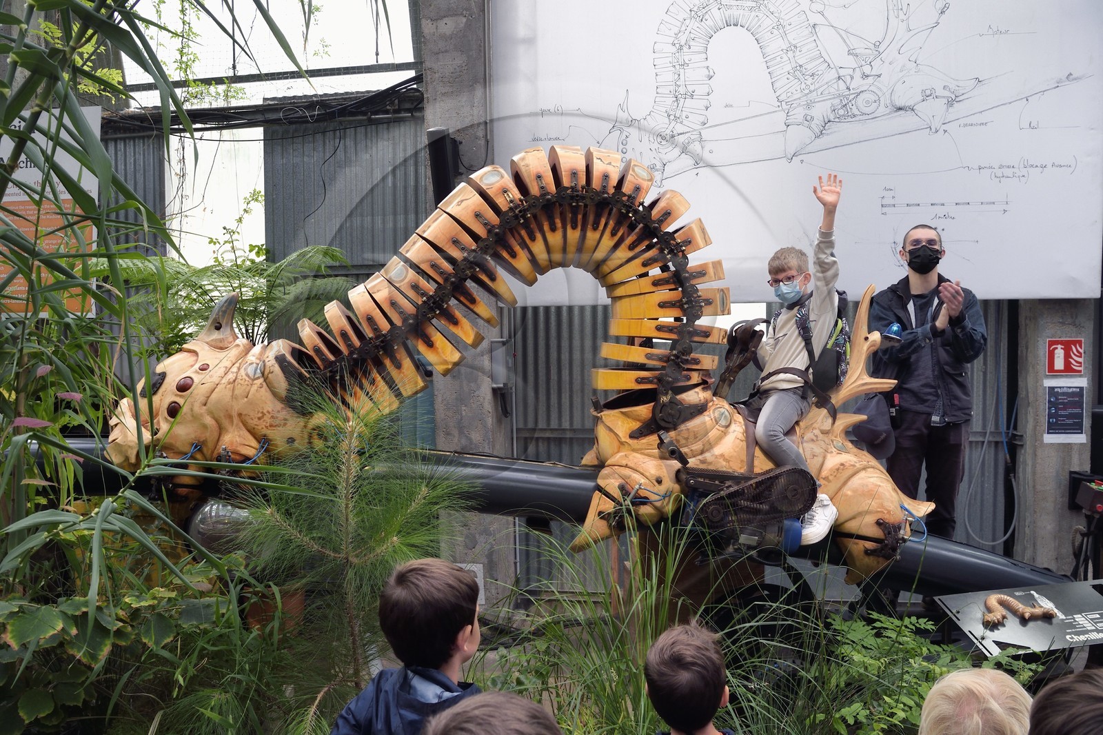 France, Loire-Atlantique (44), Nantes, galerie des Machines de l'Ile dans les hangars des anciens chantiers navals, projet artistique conçu par François Delarozière et Pierre Orefice, la Chenille Arpenteuse