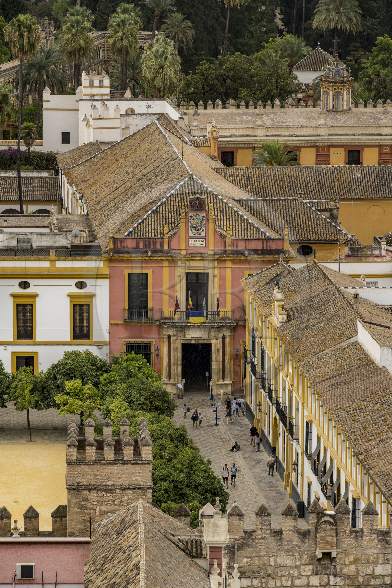 Espagne, Andalousie, Séville, Alcazar de Séville (Reales Alcazares de Sevilla), classé Patrimoine Mondial de l'UNESCO, la Plaza del Patio de Banderas