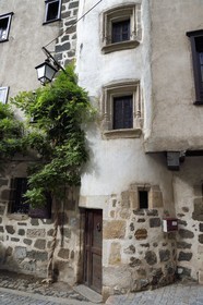 France, Haute-Loire (43), Le Puy-en-Velay, étape classée Patrimoine Mondial de l'UNESCO dans le cadre des chemins de Compostelle, le Logis des Coquery du XVe siècle rue Becdelievre