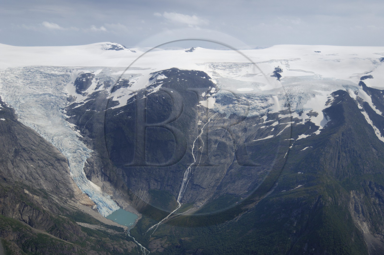 Norway, Sogn og Fjordane, Jostedalsbreen and Briksdalbreen glacier (aerial view)