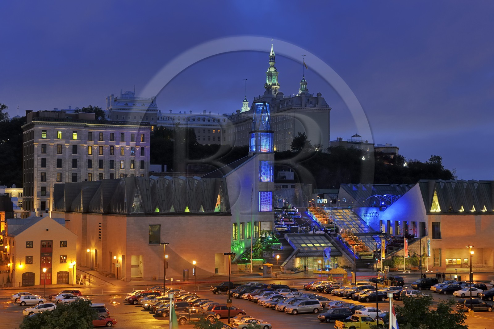 Canada, province de Québec, ville de Québec, Vieux-Québec classé Patrimoine Mondial de l' UNESCO, le musée de la Civilisation dominé par le Séminaire