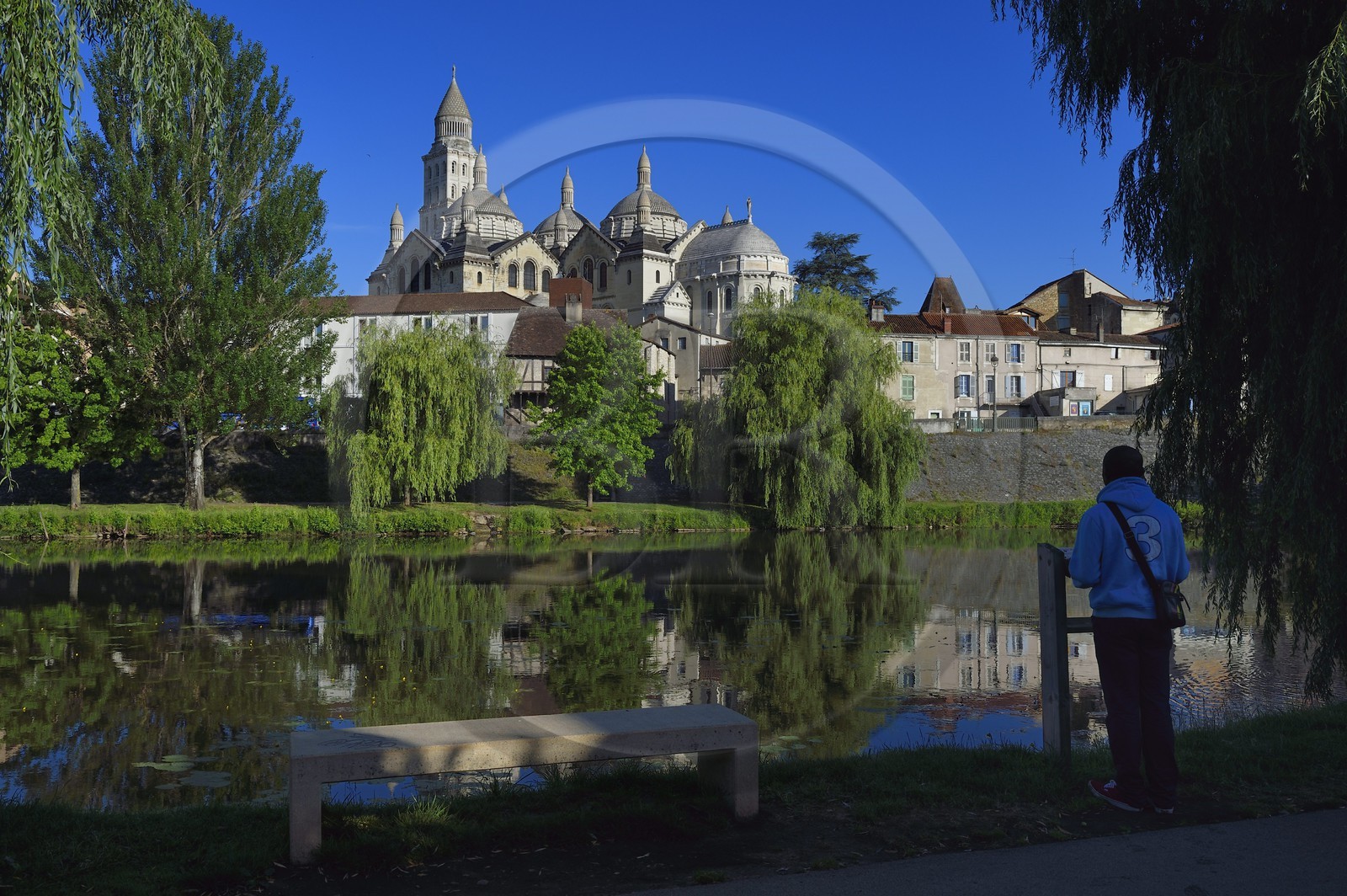 France, Dordogne (24), Périgord Blanc, Périgueux, la Cathédrale Saint-Front, étape sur le chemin de Saint-Jacques-de-Compostelle site classé Patrimoine Mondial de l'UNESCO, et la Véloroute Voie verte qui longe la rivière L'Isle