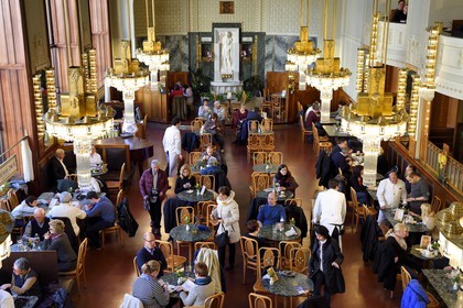 République Tchèque, Prague, centre historique classé Patrimoine Mondial de l' UNESCO, quartier de Stare Mesto, le café de la Maison Municipale (Obecni Dum), le café