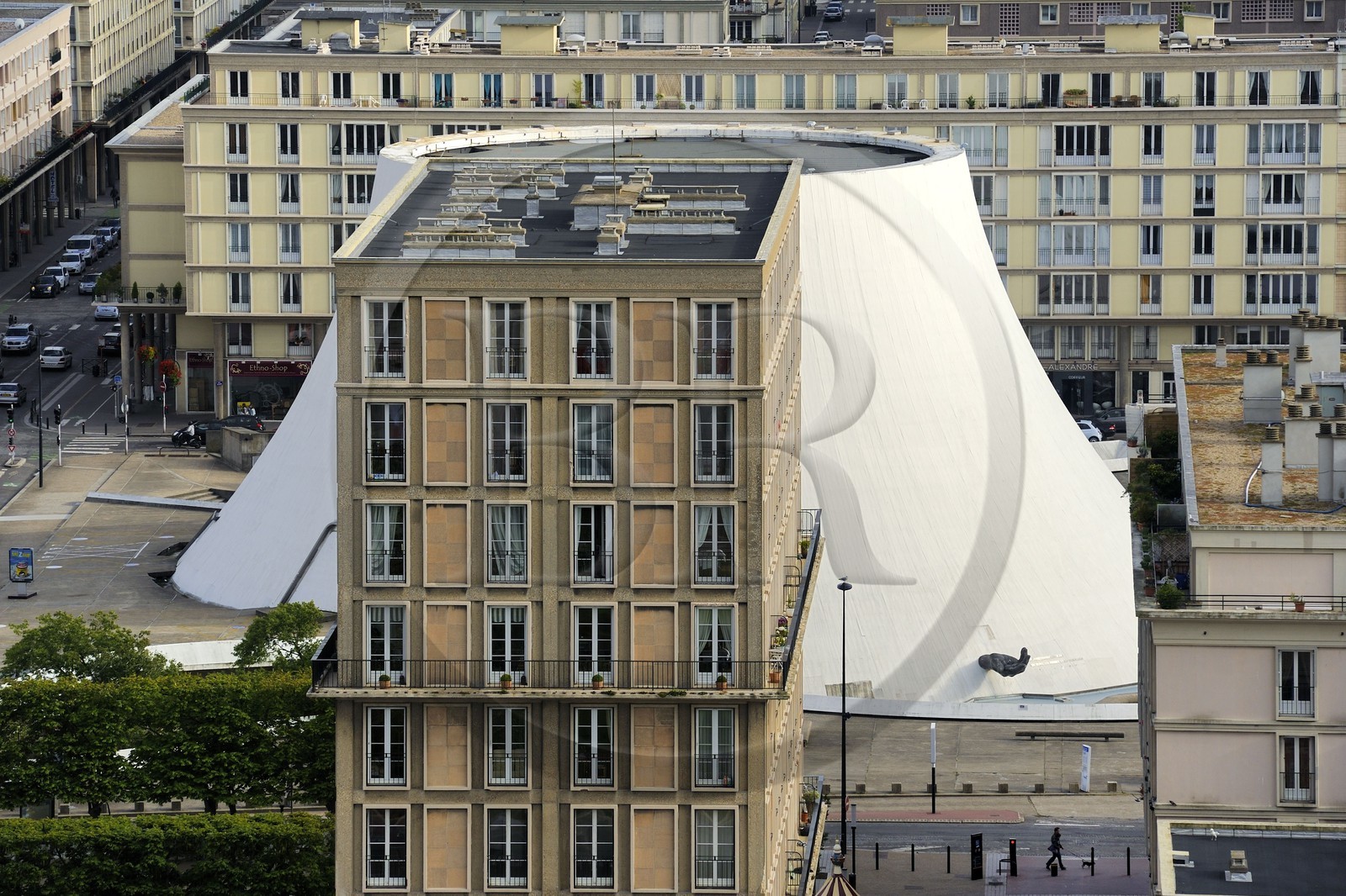 France, Seine-Maritime (76), Le Havre, Centre-ville reconstruit du Havre par Auguste Perret classé Patrimoine Mondial de l'UNESCO, immeubles Perret devant le Volcan réalisé par Oscar Niemeyer et première maison de la culture crée en France