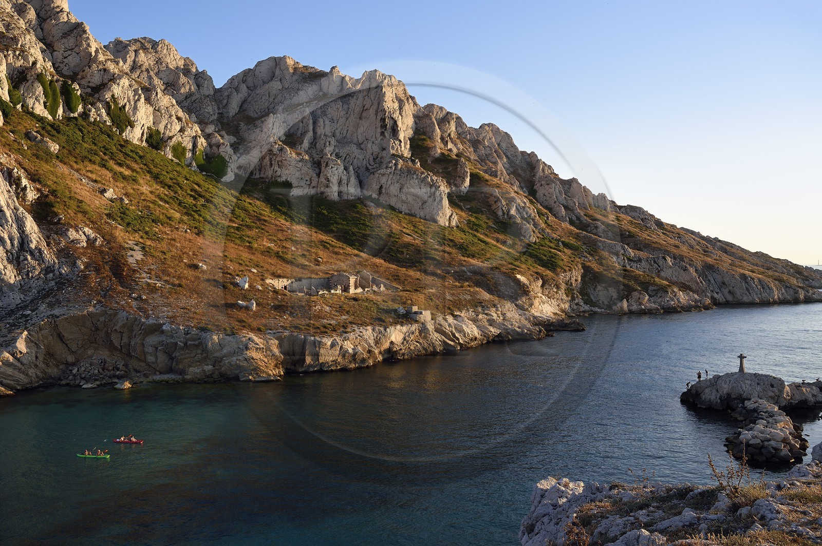 France, Bouches-du-Rhône (13), Marseille, Parc national des Calanques, Les Goudes, passages des Croisettes, les falaises de l'Ile Maire (demande d'autorisation nécessaire avant publication)
