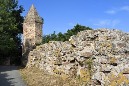 France, Var (83), Fréjus, Forum Julii, la Lanterne d'Auguste, amer qui marquait l'entrée de l’ancien Port romain et les vestiges du quai