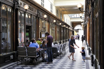 France, Paris (75), Galerie Vero-Dodat entre la rue Jean-Jacques-Rousseau et la rue du Bouloi, restaurant Le Vero-Dodat