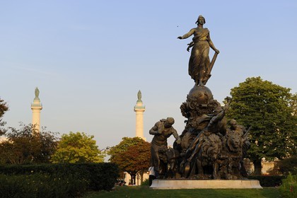 France, Paris (75), place de la Nation, Le Triomphe de la République est un groupe en bronze commandé en 1879 par la Ville de Paris au sculpteur Jules Dalou