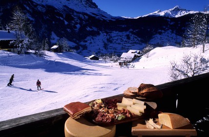 Suisse, région de Bern (Oberland Bernois), plateau de fromages suisses