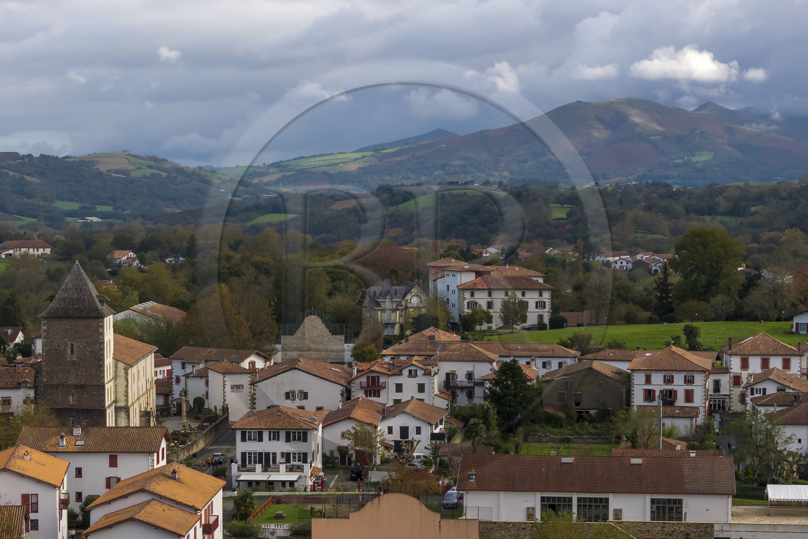 France, Pyrénées-Atlantiques (64), Pays-Basque, Sare, labellisé Les Plus Beaux Villages de France,  (vue aérienne)