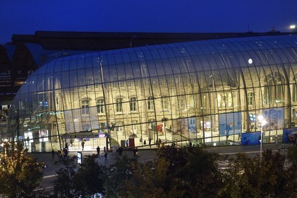 France, Bas-Rhin (67), Strasbourg, la gare centrale et sa verrière de l'architecte Jean-Marie Duthilleul de l'agence d'architecture Arep