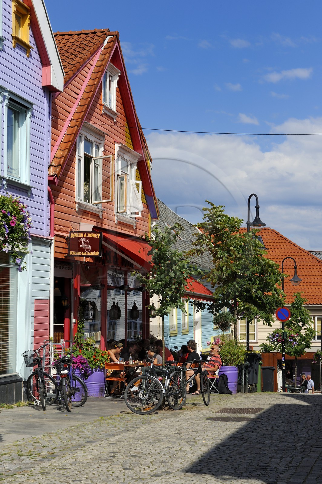 Norway, Rogaland County, Stavanger, colourful houses ans shops in Holmegate Street in downtown