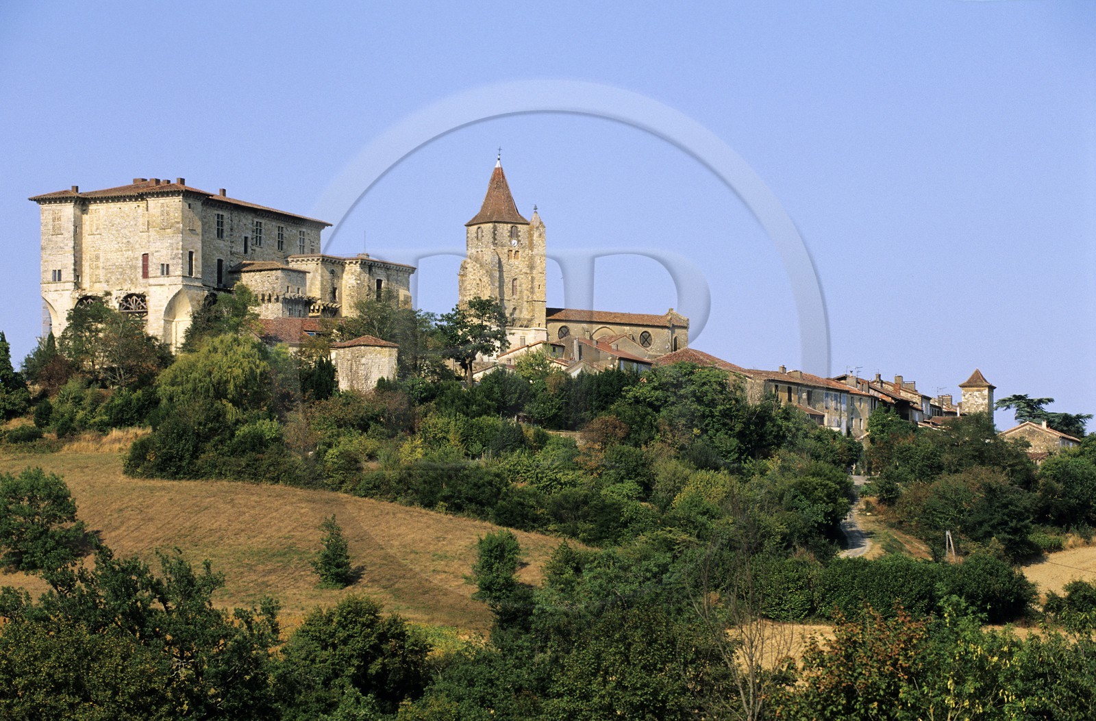 France, Gers (32), village de Lavardens au nord d'Auch dominé par son château