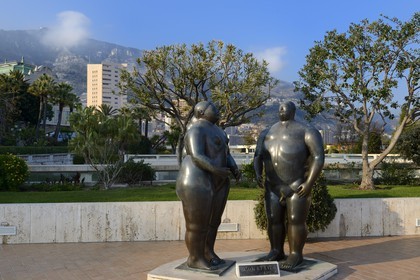 Principauté de Monaco, Monaco, terrasse du jardin du casino de Monte-Carlo, sculpture Adam et Eve de Fernando Botero