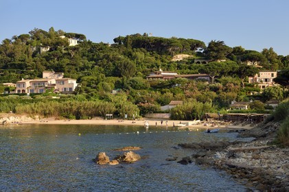 France, Var (83), Saint-Tropez, plage des Graniers et sa paillote