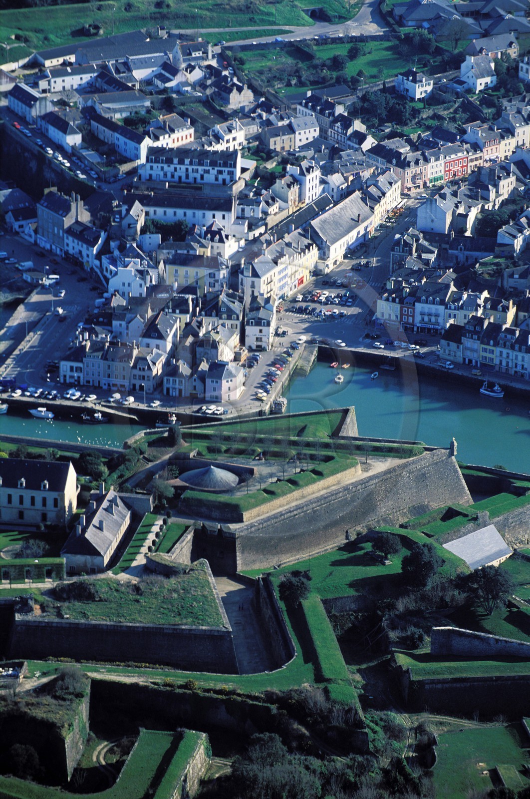 France, Morbihan (56), Belle-Ile, Le Palais, la citadelle Vauban dominant le port (vue aérienne)