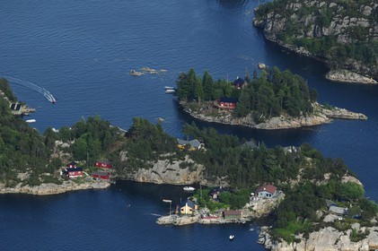 Norvège, Hordaland, région de Bergen, petites îles autour de la ville (vue aérienne)