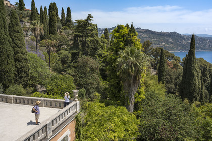 Italie, Ligurie, Province d'Imperia, Vintimille, Jardin botanique Hanbury, Palazzo Orengo, balcon ouvert sur le paysage