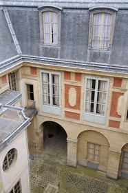 France, Yvelines (78), château de Versailles, classé Patrimoine Mondial de l'UNESCO, cour du dauphin