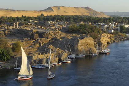 Egypt, Upper Egypt, Nubia, Nile Valley, Aswan, Elephantine Island, archeological excavations site of Satis and Khnoum temples, the Nilometer on the right