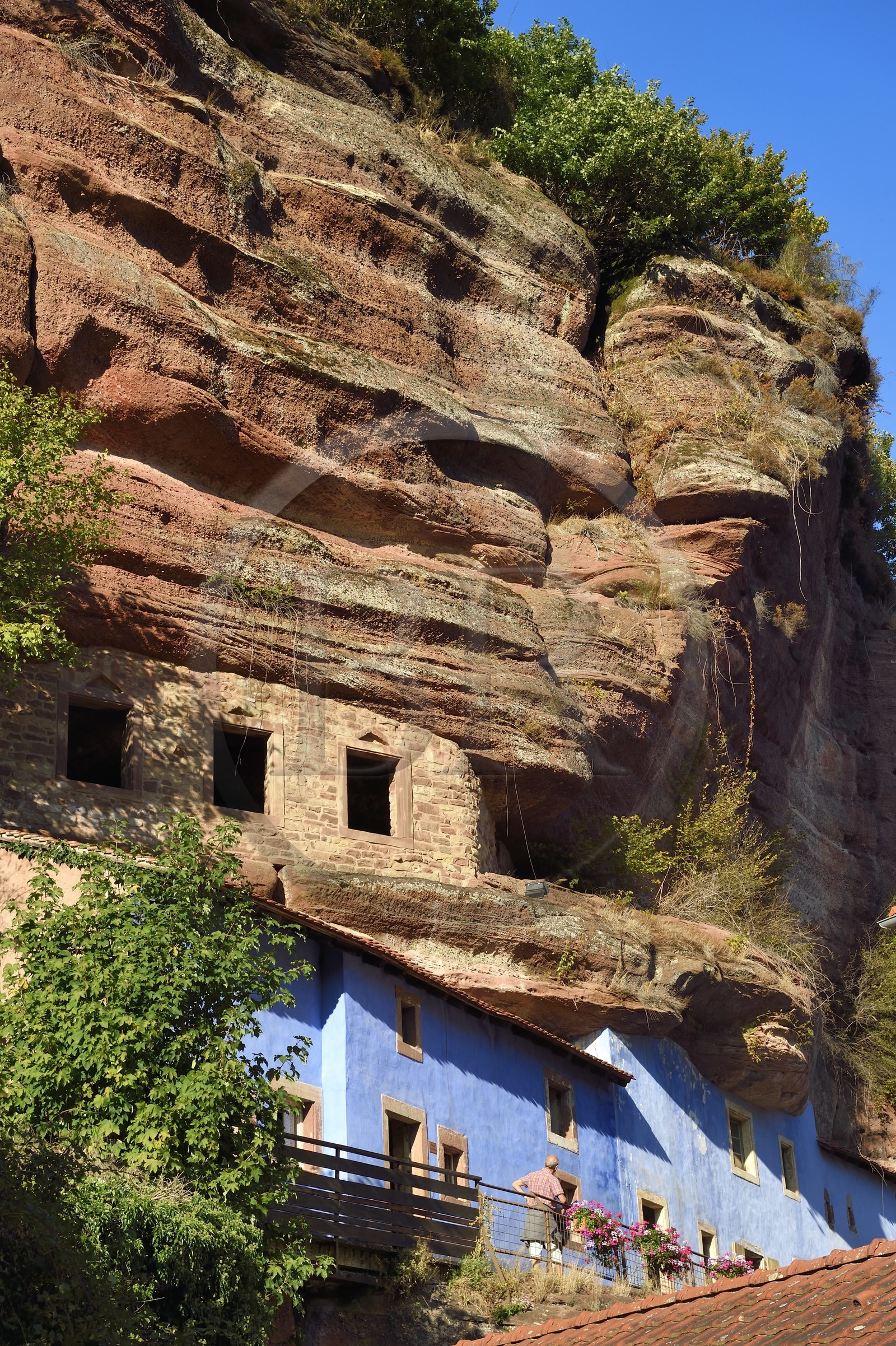 France, Bas-Rhin (67), Parc Naturel régional des Vosges du Nord, Eschbourg, Maisons des Rochers de Graufthal, habitations semi-troglodytiques du XVIIIe siècle et habitées jusqu'en 1958