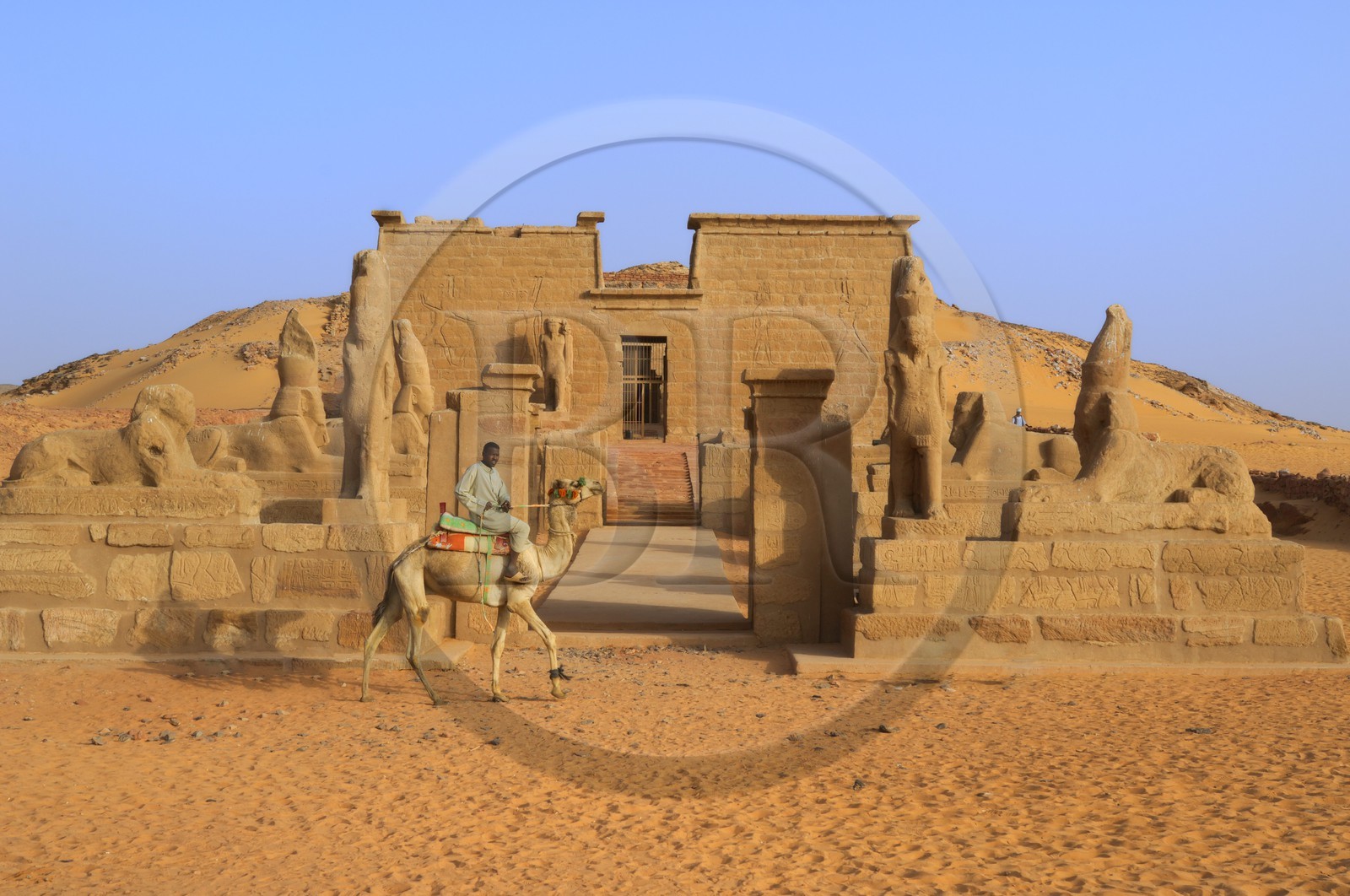 Egypte, Haute Egypte, Lac Nasser, désert de Nubie, temple de Ouadi es-Seboua ou vallée des lions