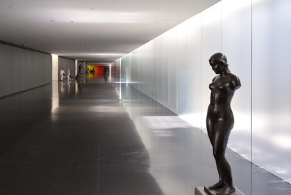 Israel, Jérusalem, quartier de Guivat Ram, musée d'Israel, passage couvert menant au musée d'archéologie