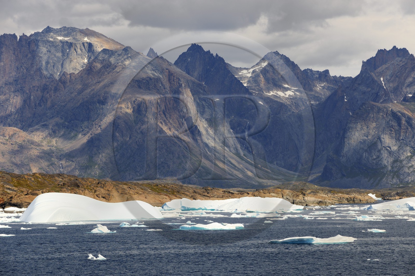 Groenland, région méridionale vers Nanortalik, icebergs