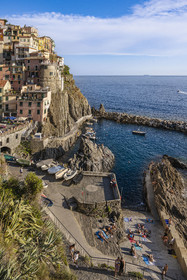 Italie, Ligurie, Cinque Terre, parc national des Cinque Terre classé Patrimoine Mondial de l'UNESCO, village de Manarola et son port